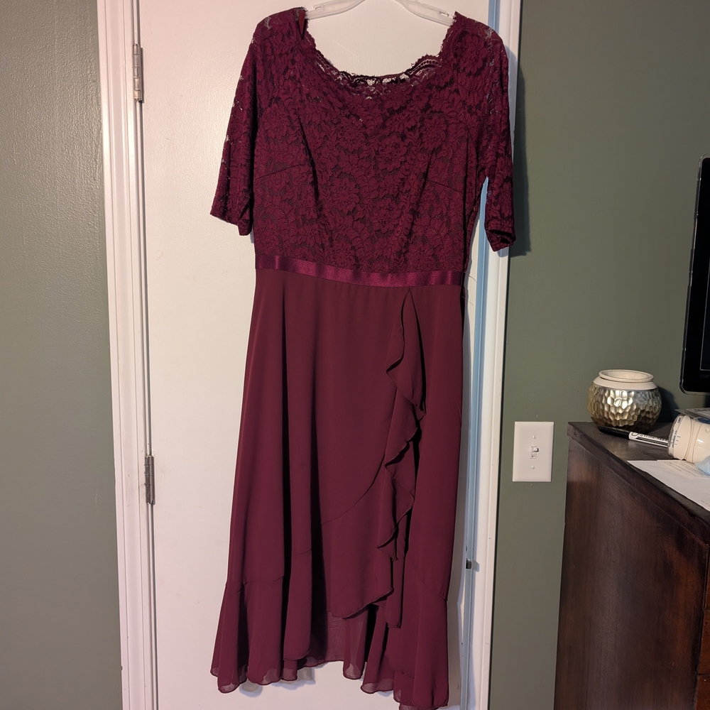 Elegant Women's Burgundy Lace & Ruffle Dress